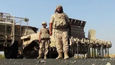 بن دغر يصلي الجمعة في جزيرة سقطرى ولجنة سعودية تصل للجزيرة