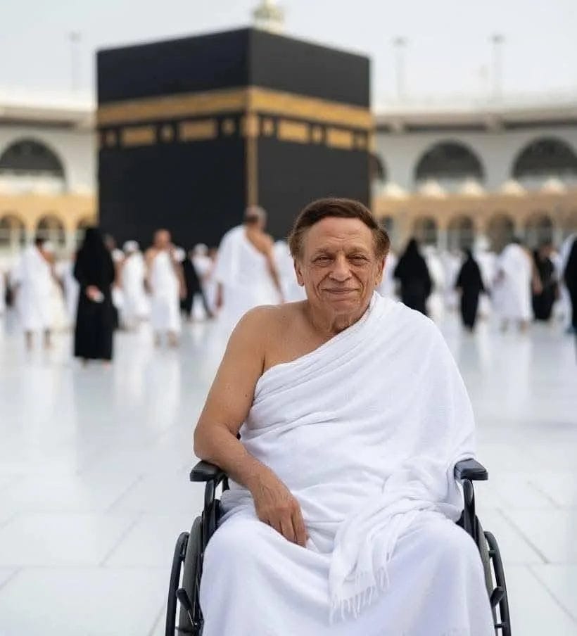 صور الفنان عادل إمام في مكة مفبركة